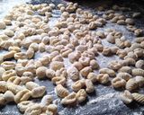 Foto del paso 2 de la receta: Ñoquis caseros de papas con salsa de pollo para el domingo 29