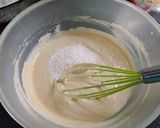 Foto del paso 3 de la receta: Budín de yogur con mantecol y chocolate
