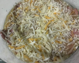 Foto del paso 2 de la receta: Pastel de hojaldre con salchichas al queso, bacon y tomate frito
