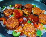 A picture of step 4 of Chilli Garlic Chicken Salami.