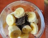 A picture of step 2 of Mango Banana Smoothie Bowl.
