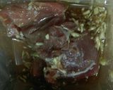 Hình bước làm 1 của món Thăn heo nướng mật.