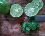 Foto langkah ke 1 dari resep Mint and Lime Squash.