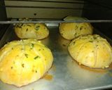 Foto langkah ke 8 dari resep Korean garlic bread.