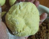 A picture of step 3 of Minced meat and cheese stuffed buns.