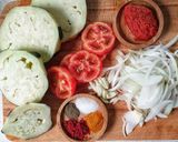 عکس مرحله 1 از دستور خوراک گوجه بادمجون