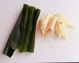 A picture of step 1 of Pandan coconut milk rice.