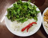 Hình bước làm 1 của món Nấm Đùi Gà Xào Sả Ớt