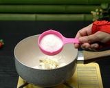 Foto langkah ke 8 dari resep TANPA TERIGU TANPA MIXER TANPA OVEN | CAKE KETAGIH SUPER LEMBUT.