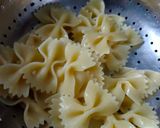 A picture of step 1 of Vegetable and pasta pulao.
