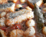 Foto del paso 9 de la receta: Merluza en salsa con pimientos y ajos escalivados