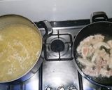 A picture of step 3 of Chicken chow mein.