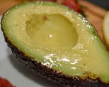 Foto del paso 1 de la receta Desayuno saludable para dieta de tostada de aguacate con fresas