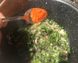 Foto del paso 2 de la receta: Caldillo o sopa de espárragos con huevo poche y crujiente de jamón
