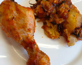 Foto del paso 5 de la receta: Pollo a la miel con patatas y cebolla