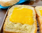 Foto langkah ke 2 dari resep Garlic Cheese Bread.