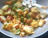 A picture of step 4 of Bread Upma.