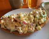 Foto del paso 2 de la receta: Tostada con ensaladilla de aguacate