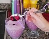 Foto del paso 2 de la receta: Smoothie de fresas y frutos del momento