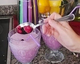 Foto del paso 2 de la receta: Smoothie de fresas y frutos del momento