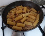 Foto del paso 7 de la receta: Rigatoni con pies de cerdo y gambas