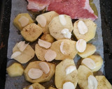 Foto del paso 2 de la receta: Secreto de cerdo a la pimienta con patatas y ajos laminados