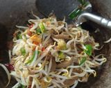 Foto langkah ke 2 dari resep Tumis Tauge Bakso.