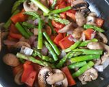 Foto del paso 2 de la receta: Salteado de vegetales primaverales