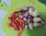Foto langkah ke 1 dari resep Oseng Pelangi.