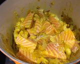 A picture of step 7 of Salmon and shrimp pie.