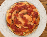Foto del paso 9 de la receta: Tarta de manzana con salsa de fresas