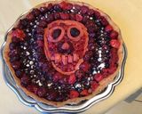 Une image de l'étape 10 de Tarte « skull » fruits rouges (du jardin) et citron pâte brisée rose.