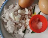 Gambar langkah 1 resipi Telur dadar bawang.