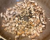 A picture of step 3 of Steak & Blue cheese pasta.