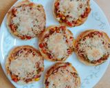 A picture of step 4 of Bread Pizza.