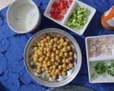 A picture of step 3 of Papri chaat.