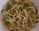 A picture of step 8 of Bean Sprout Salad.