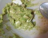 Foto del paso 1 de la receta Tostadas de aguacate con atún y fresco de cabra