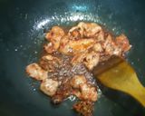 รูปขั้นตอนการทำที่ 3 ของ ผัดกระเจี๊ยบเขียวอกไก่ข้าวหมากแดง