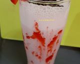 Foto langkah ke 4 dari resep Strawberry milk shake.