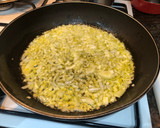 Foto del paso 6 de la receta: Plato combinado arroz blanco tomate, huevo frito y chuletas en salsa de almendra