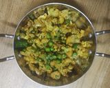 A picture of step 3 of Cauliflower matar quick bhaji.