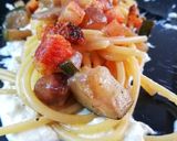 Foto del passaggio 2 della ricetta Spaghetti con Guanciale, zucchine e ricotta ❤️👩‍🍳