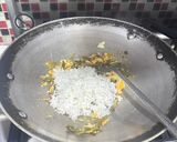 Foto langkah ke 2 dari resep Nasi Goreng Ikan Suwir Cabe Ijo.
