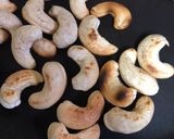 A picture of step 1 of Healthy strawberry glazed cashews nuts.