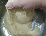 Foto langkah ke 2 dari resep Roti Bunga Ulen Tangan.