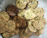 A picture of step 6 of Methi puri.