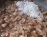 A picture of step 4 of Creamy mushroom soup.