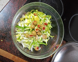 Foto del paso 3 de la receta: Solomillo a la plancha con papas fritas y ensalada