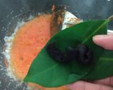 Foto langkah ke 4 dari resep Asam Pedas Kemangi Kepala Gurame.